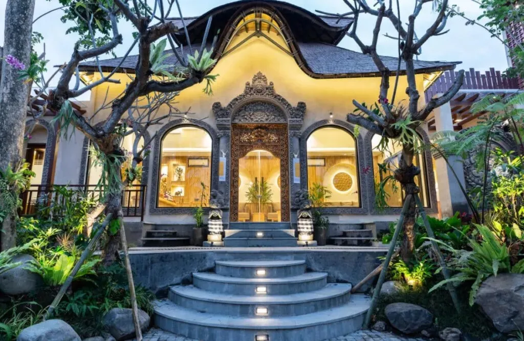 Joy Life Creators — set in the vibrant cultural hub of Ubud, Bali, the center provides a serene escape amidst lush tropical surroundings. The atmosphere is designed to foster spiritual growth and relaxation, with easy access to the town's artistic and natural beauty.