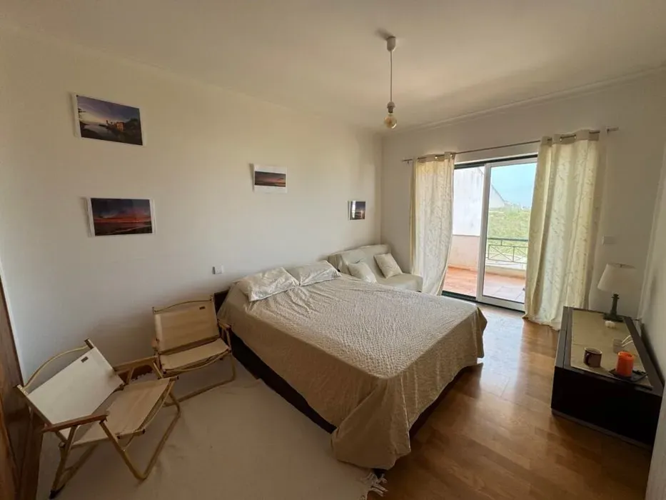Julia — set in the quiet area of Agua de Madeiros, Pataias, the center provides a serene backdrop for personal reflection and wellness activities. The surrounding landscape offers a sense of calm, ideal for those seeking a break from the hustle and bustle of daily life.