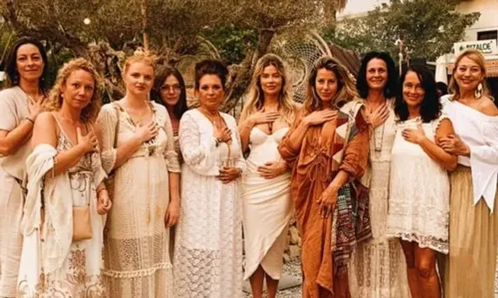 Julie Alen — The retreat unfolds on the enchanting island of Ibiza, celebrated for its free-spirited atmosphere and inspiring natural beauty. The venue, Can Ibiza, is set in the island's heart, surrounded by a tranquil environment that promises stunning sunrises and sunsets, inviting immediate relaxation and sensory delight.