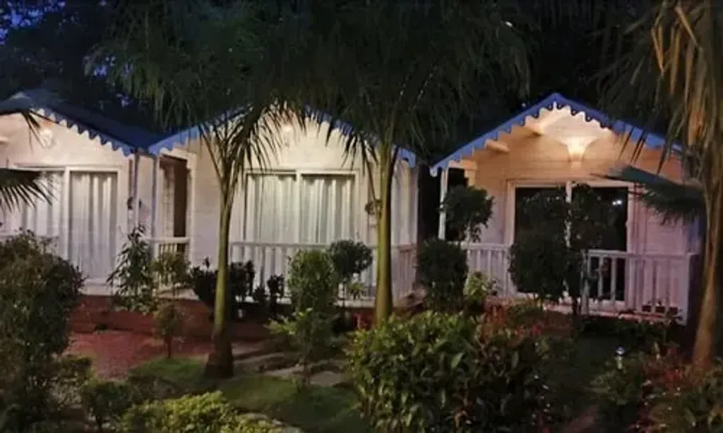 Kajal Kanakia — Situated in Arambol, Goa, the center is part of a resort renowned for its tranquil ambiance and picturesque surroundings. It offers a peaceful environment, yet is conveniently located near Arambol Beach, allowing guests to easily explore the vibrant coastal area.