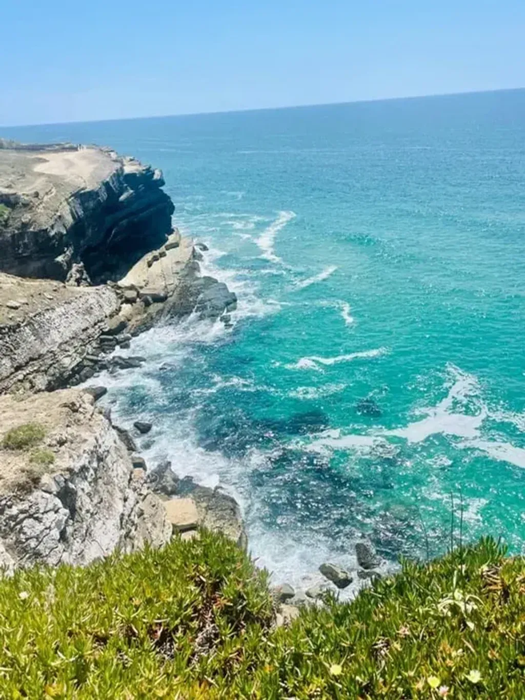 KAMBO RESET — The center is located in a small, cozy home directly on the cliffs of Azenhas Do Mar, offering a dramatic and inspiring backdrop for inner work. The coastal environment of Sintra provides a powerful, sacred atmosphere, conducive to deep reflection and connection with nature.