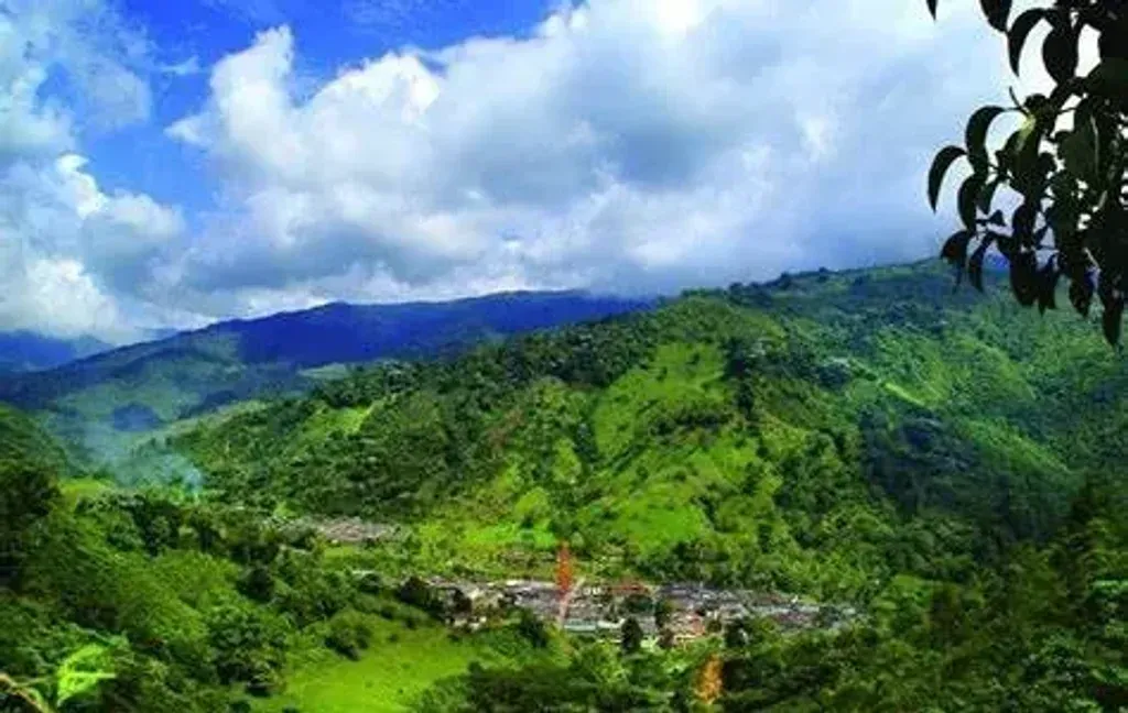 KOI SPIRIT RETREATS — Set within a luxurious 5-star boutique hotel just outside Pereira, the retreat is set in the heart of Colombia's Coffee Axial Region. Guests can expect a serene and beautiful environment, complete with lush gardens, a swimming pool, and a spa, all surrounded by the natural richness of the mountains.