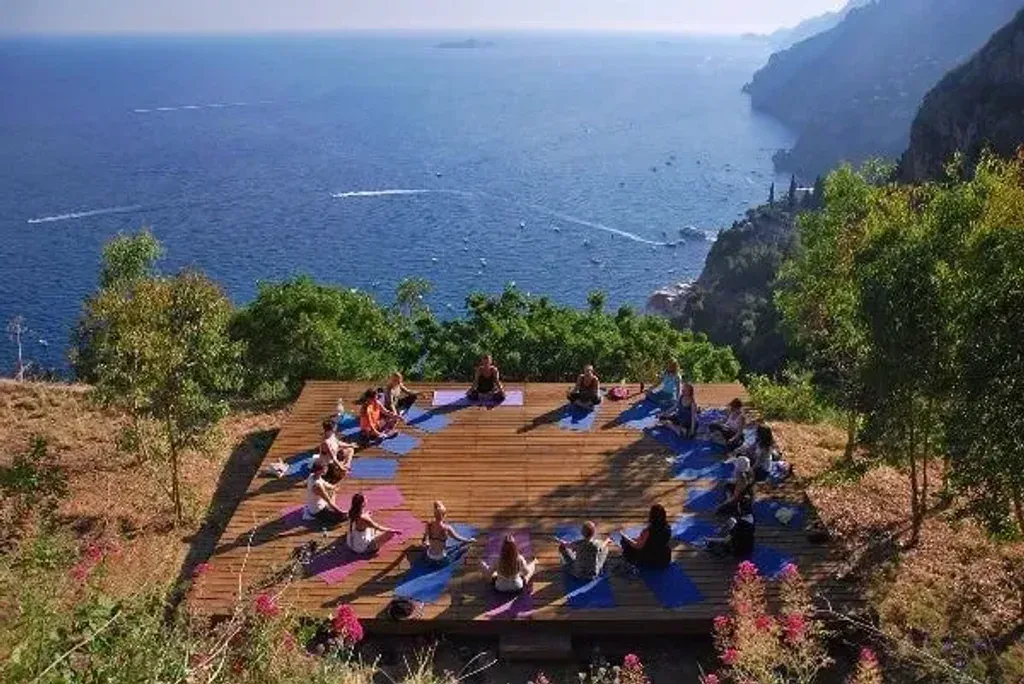 KRIYA YOGA RETREAT — La Selva, the retreat's home, is a place where nature reigns supreme. It's an ancient rural dwelling, accessible only by foot, offering panoramic views of the Positano sea. Surrounded by Mediterranean scrub, rocky cliffs, and grassy terraces, the atmosphere is one of serene seclusion, far removed from the bustle of modern life.