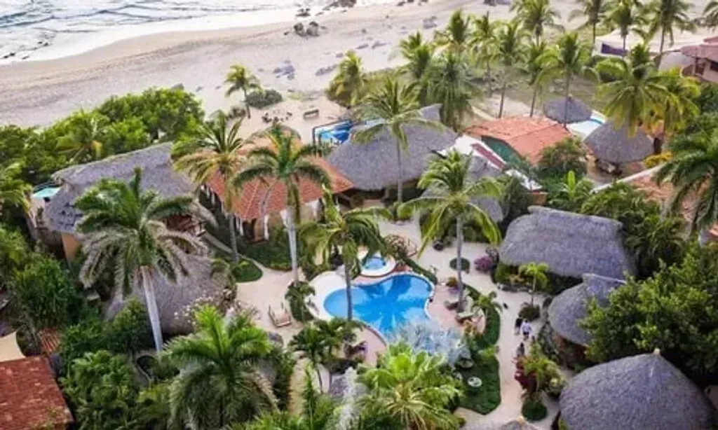 Lara Catherine — set directly on the ocean in Troncones, the center boasts beautifully landscaped gardens, a refreshing pool, and a soothing hot tub. The natural surroundings provide a serene and inspiring atmosphere, well suited to unwinding and reconnecting with yourself amidst the sounds of the Pacific.