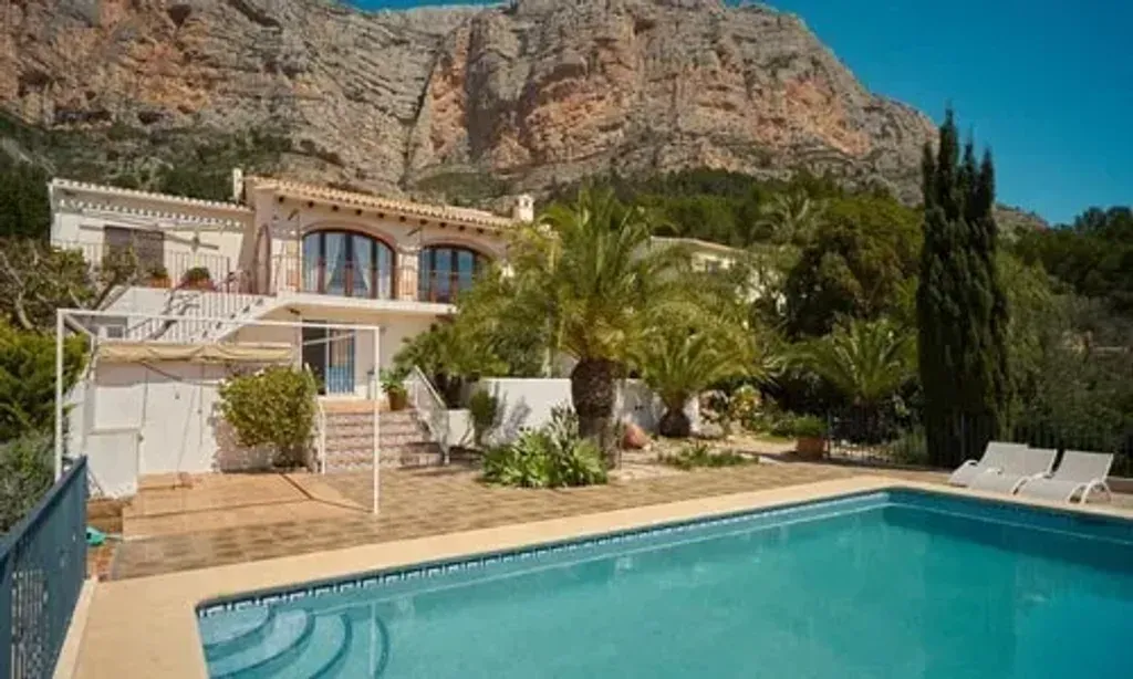 Leyre Vidal - Hormone Hacker Retreats — set within the breathtaking Montgó Natural Park, Gaia Home is a beautiful Mediterranean villa where the mountains gracefully meet the sea. This privileged location offers a serene and energetic atmosphere, well suited to fostering reconnection, rest, and personal growth. The property boasts spacious outdoor areas, a private pool, and a dedicated yoga shala, all designed to enhance your retreat experience.