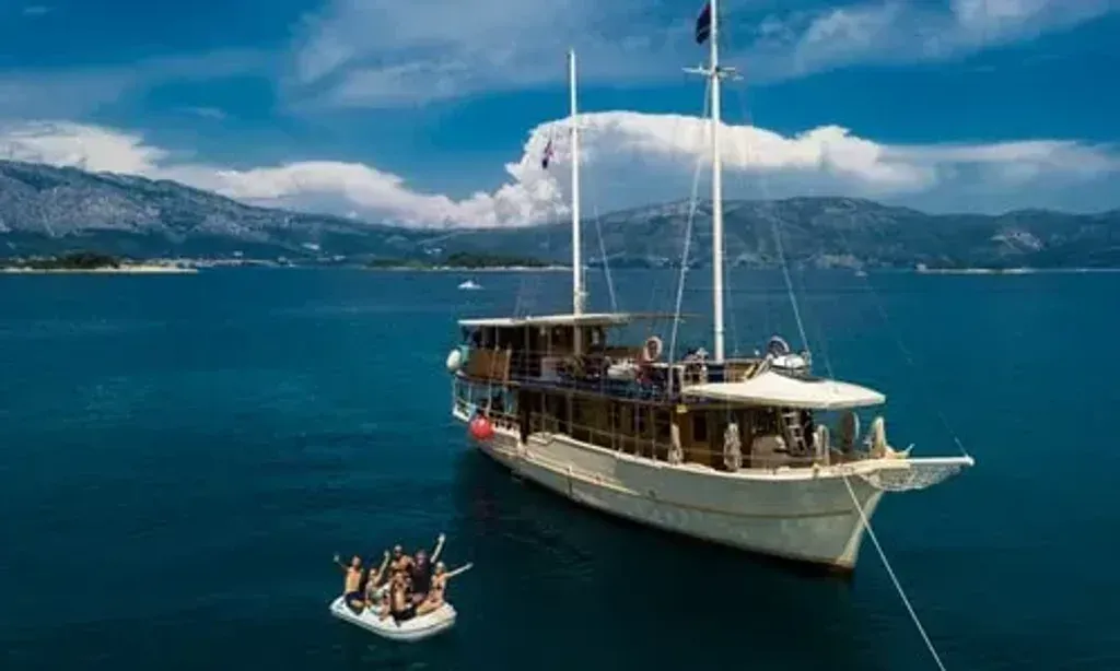 Light Club LLC — The setting for this retreat is the open sea around Split, Croatia, aboard a beautiful wooden sailing boat named the Senia. Expect stunning coastal views, the gentle rocking of the waves, and the fresh sea air as your constant companions. The atmosphere is one of adventure and camaraderie, blending the tranquility of the sea with active community engagement.