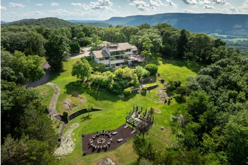 Loopwell — Loopwell is situated in Cornwall, NY, offering a peaceful environment away from the city bustle. The surrounding area provides a quiet backdrop for reflection and relaxation, allowing guests to fully immerse themselves in their retreat experience.