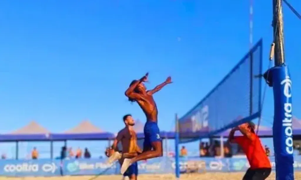 Lua de Aquarius Beach Volleyball Retreat