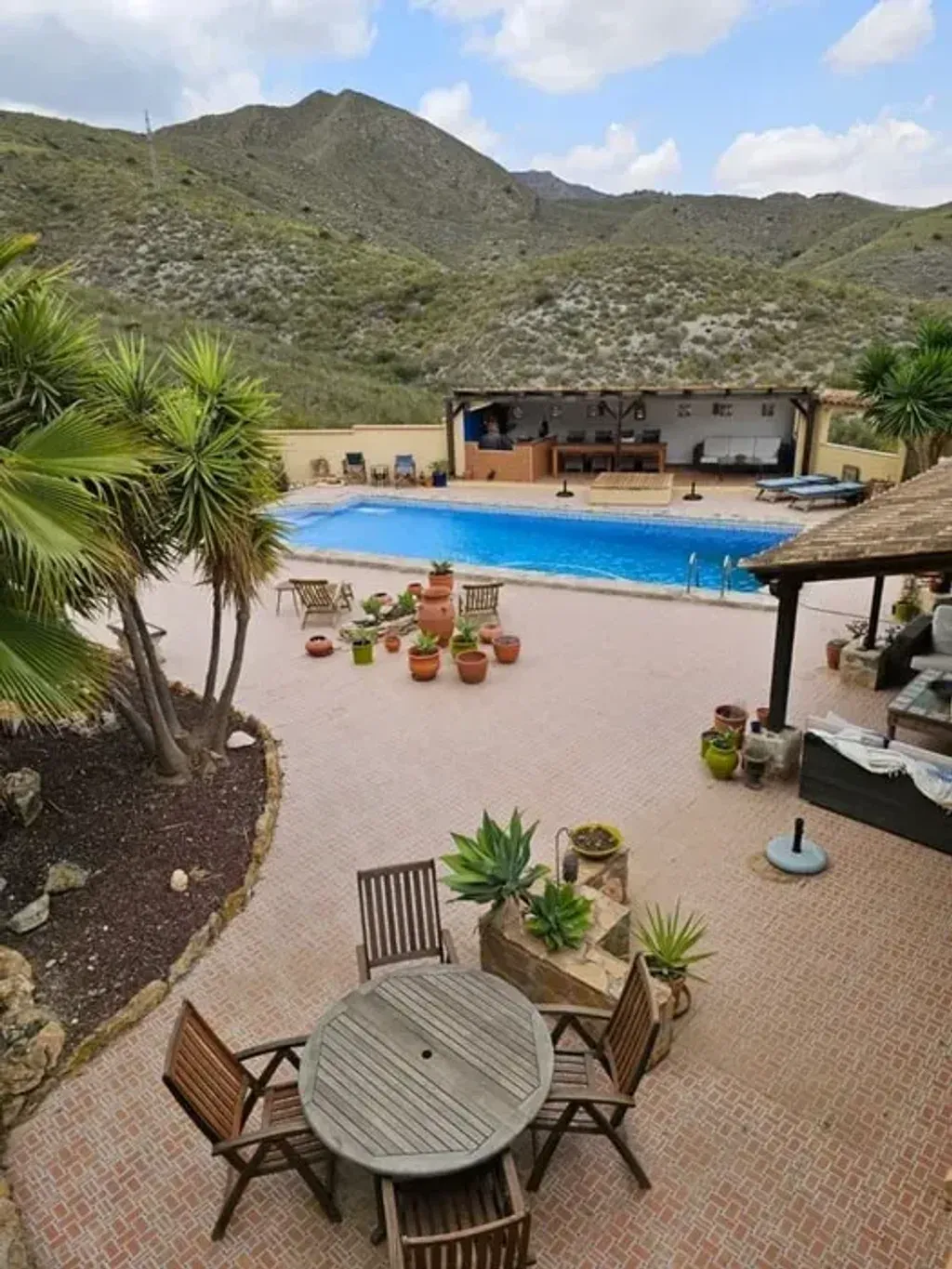 Lucy Lock — The center is situated in the picturesque Villa de Montana, offering a serene mountain environment. The natural beauty of the surroundings provides a peaceful atmosphere conducive to relaxation and well-being. Guests can enjoy the fresh air and scenic views, making it an ideal escape from daily life.