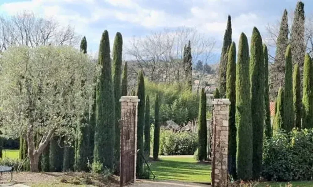 Luxury Executive Wellness — Located in the charming commune of Saint-Paul-de-Vence, the center is situated amidst the scenic beauty of the French Riviera. The area is known for its historic village, art galleries, and stunning Mediterranean landscapes, providing a tranquil and inspiring backdrop for a wellness retreat.
