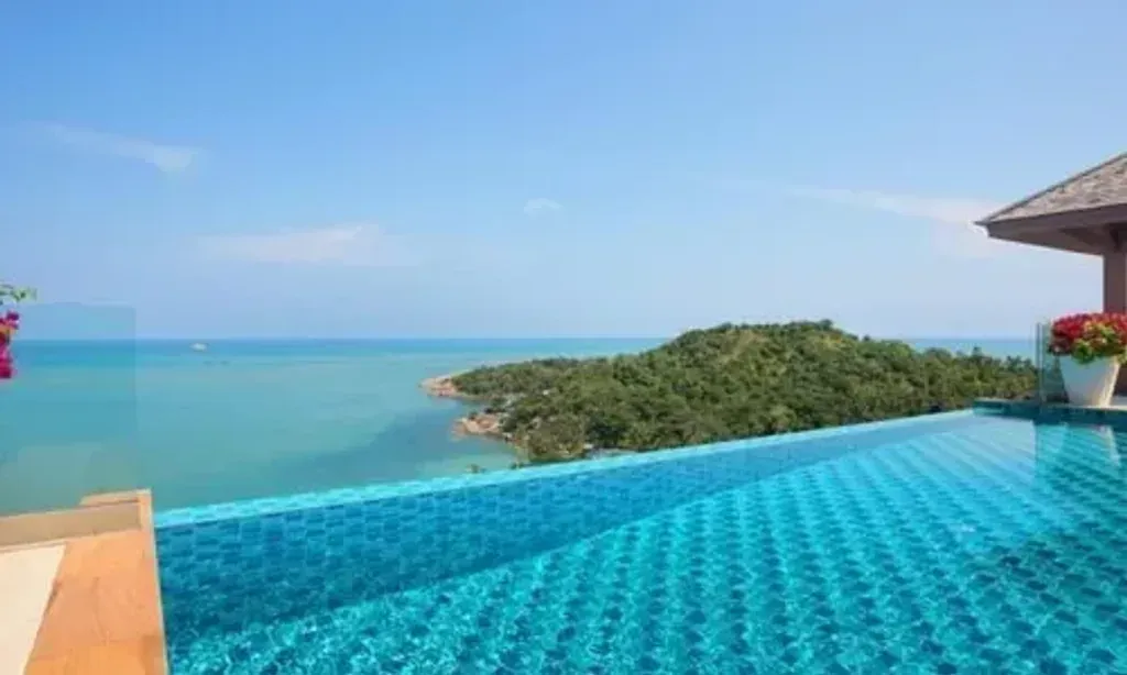 Luxury retreat Thailand — Perched on the idyllic island of Koh Samui, the retreat boasts breathtaking panoramic ocean views from its luxurious villas. Lush tropical gardens with serene pathways enhance the connection to nature, creating a tranquil and inspiring atmosphere for reflection and rejuvenation.