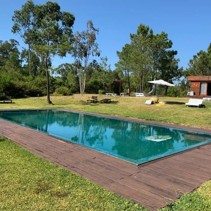 Mending Hearts Retreat — The center is located in the serene countryside of Sesimbra, a short drive from Lisbon. It boasts beautiful woodland gardens, providing a peaceful backdrop for reflection and recovery. The natural surroundings offer a sense of calm and privacy, ideal for personal healing.