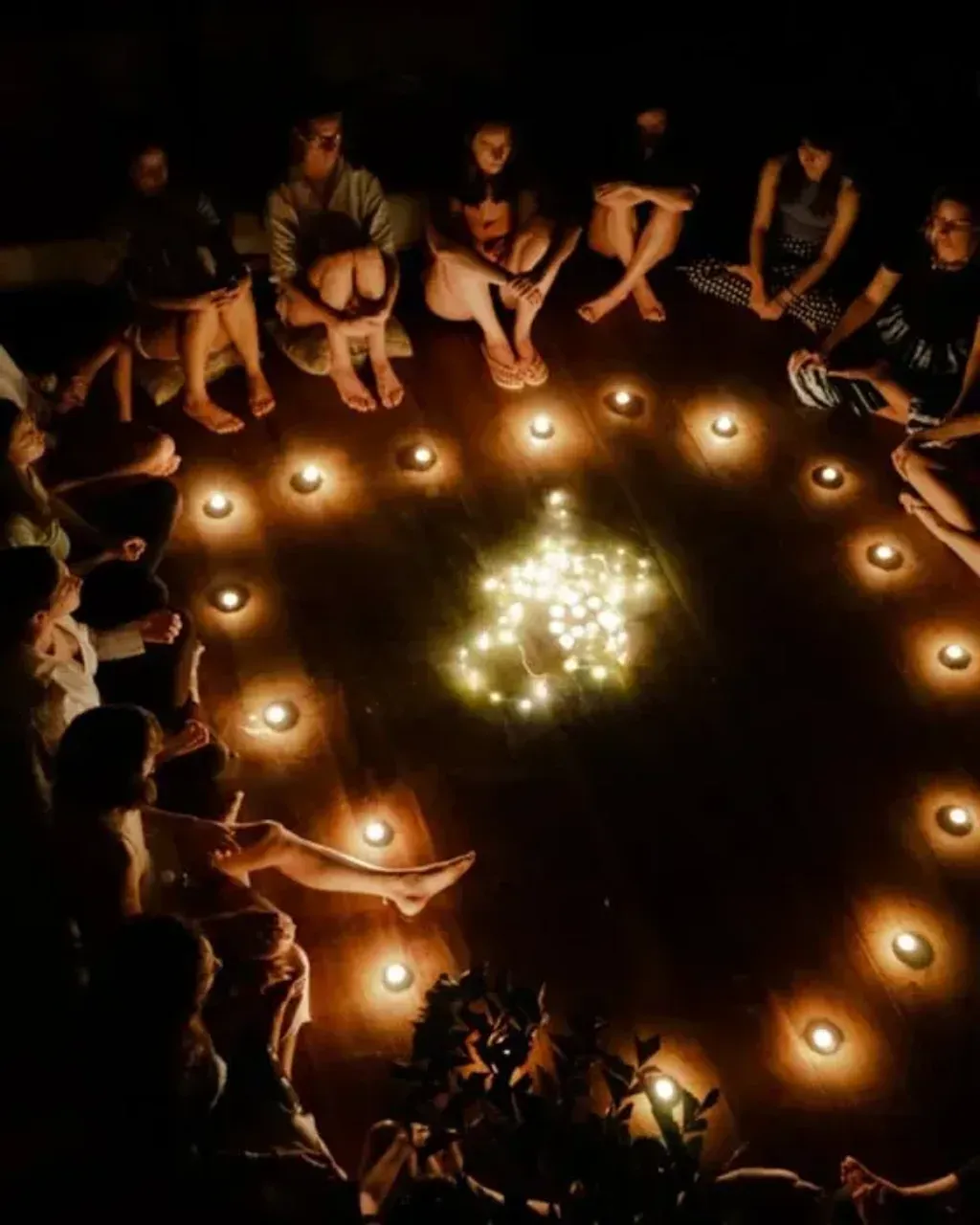 MINDFUL MOMENTS — Mindful Moments is located in Viens, a picturesque setting in France. The retreats emphasize dynamic, meditative practices amidst nature, suggesting a serene and inspiring landscape that encourages outdoor activities and a deep connection with the environment.