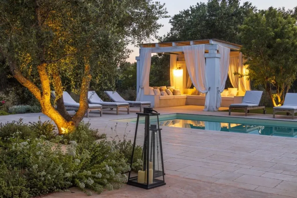 Munay Retreats — Munay Retreats is situated in Carovigno, Puglia, a region renowned for its picturesque landscapes and charming Italian ambiance. The retreat unfolds within Casa Diora, a luxurious villa surrounded by stunning gardens meticulously designed by Gianni Birardi, offering a perfect blend of natural tranquility and refined Italian aesthetics.
