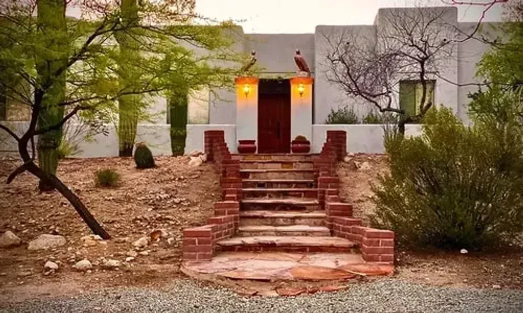 My Soul Agenda — Located in Tucson, the center offers a serene desert environment conducive to introspection and rejuvenation. The landscape provides a peaceful backdrop for activities like hiking, allowing guests to connect with nature while focusing on their personal growth.