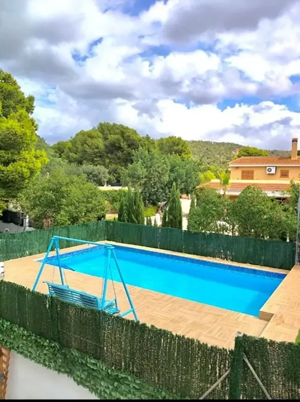 Myriad Retreats — Located in the Urbanization Pla De Marco in Olocau, Valencia, the center provides a tranquil setting away from the bustle. The area offers a peaceful backdrop for reflection and relaxation, with a focus on creating a calm and supportive atmosphere for guests.