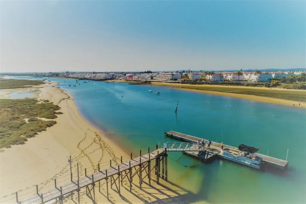 Nano Retreats — The center is situated in the heart of Cabanas de Tavira, a lovely seaside village in Portugal. It's a rustic and peaceful hub, adorned with plants and banana trees, creating a serene atmosphere. The location offers easy access to local cafés, restaurants, and a fresh produce market, all within walking distance.
