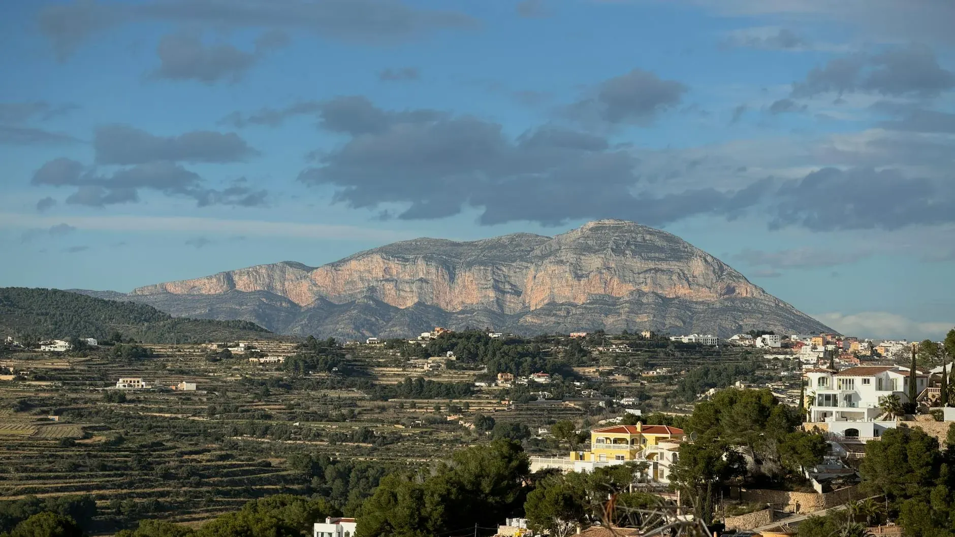 Nestor Kornblum and Michele Averard — The Dome Retreat Center is situated in the stunning Jalon Valley, an area of outstanding natural beauty in Alicante, Spain. Surrounded by mountains and sustained by the Jalón River, the 5000m2 grounds offer a peaceful and tranquil environment. The landscape transitions from Mediterranean coves to high peaks, providing a serene backdrop for relaxation and introspection.