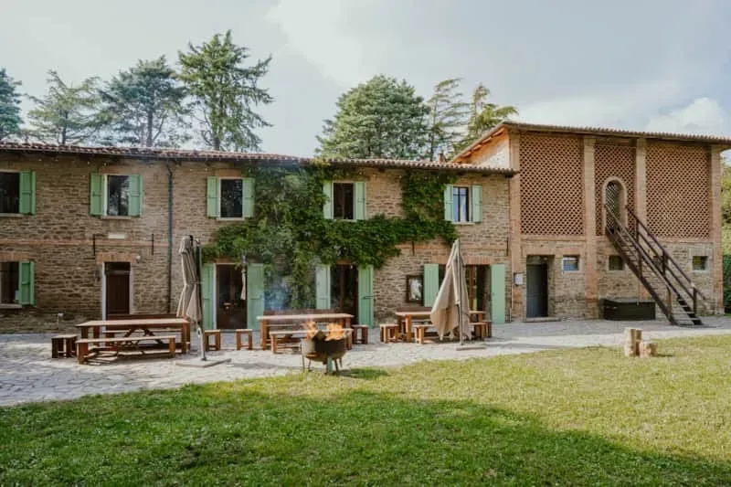 Niamh Pollins Yoga — Perched in the Italian countryside of Casola Valsenio, the retreat is housed in an authentic 19th-century farmhouse. Guests are surrounded by peaceful Mediterranean gardens and enjoy breathtaking 360-degree views of the rolling Apennine valleys from a hilltop pool. The location also offers easy access to the UNESCO-listed Vena del Gesso, blending natural beauty with cultural richness.