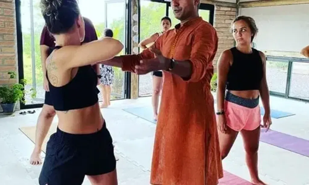 Onlineyogalife — Located in Roslyn Heights, New York, Onlineyogalife operates from a physical address that supports its online educational programs. While the primary mode of instruction is digital, the New York base provides a grounding for its mission to spread Indian Classical Yoga.
