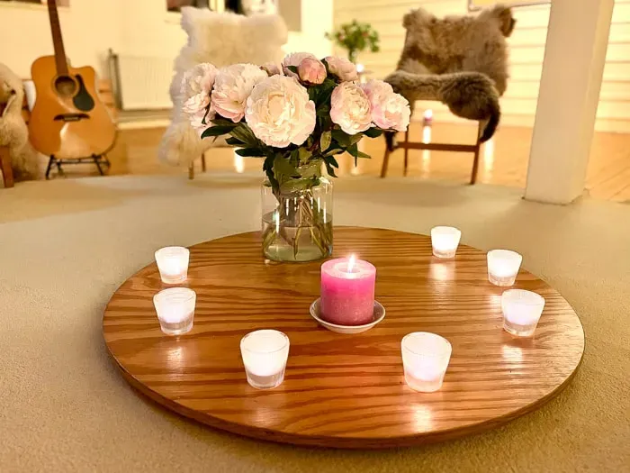 Oshianna (Marieke Krista) — Heel en Al is set amidst the peaceful dunes of Schoorl, offering a serene and natural environment for contemplation and practice. The location provides a sense of seclusion and connection to nature, ideal for those seeking a quiet retreat.