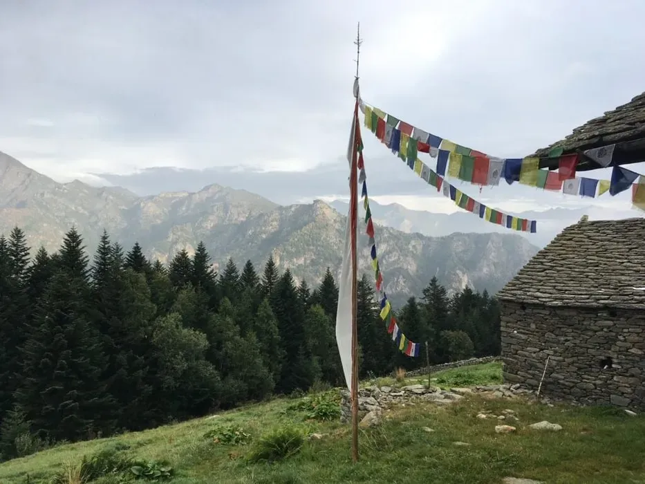 Otro Elements Expeditions — set in the rugged beauty of the Italian Alps near Rassa, this center offers an immersive experience in a wild, natural environment. Expect mountainous terrain, fresh air, and the sounds of the wilderness, far removed from urban distractions.