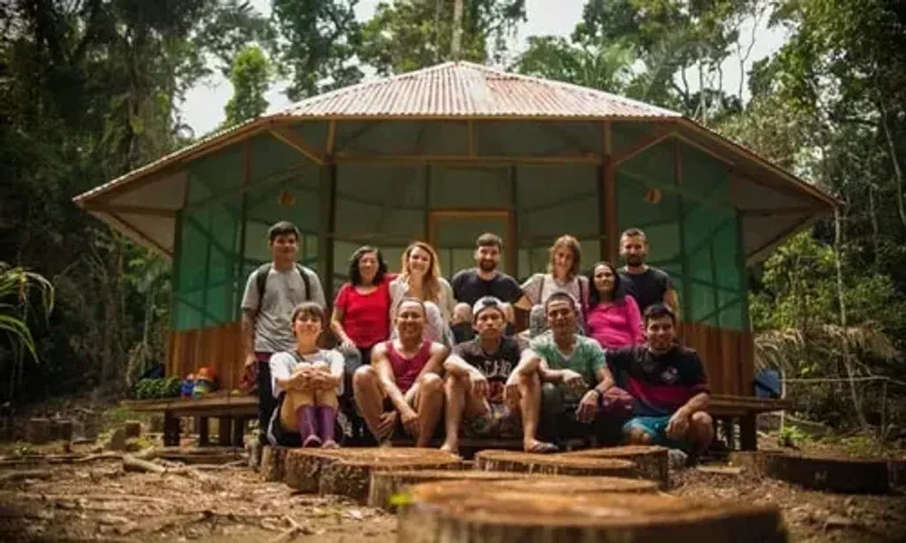 Pachamagic — Pachamagic is situated within the lush, biodiverse Parque Nacional Sierra Del Divisor in Peru. This remote Amazonian setting provides an immersive natural environment, ideal for focused dieta and connecting with the earth. The atmosphere is one of deep tranquility and reverence for the surrounding jungle.