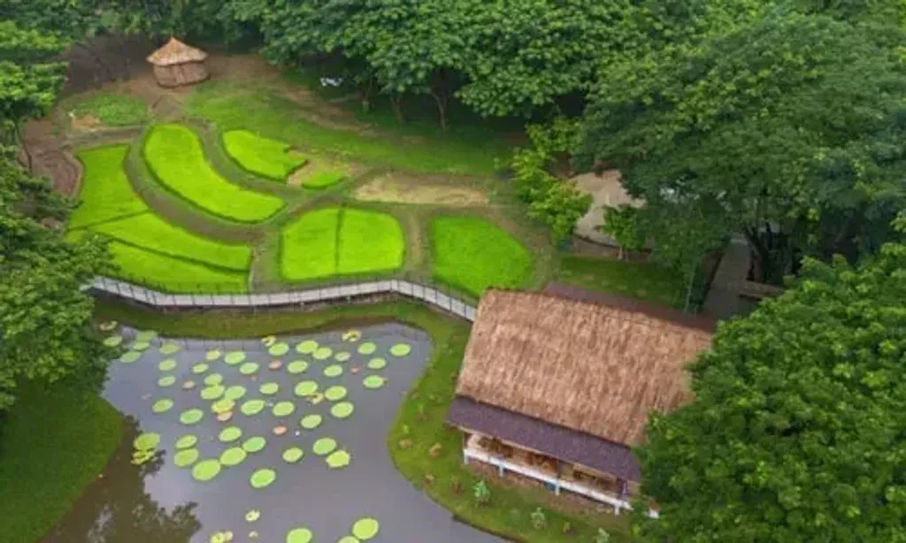 Pai Meditation Center — The center is situated in the picturesque Pai District, surrounded by the beautiful Pai mountains. This natural backdrop provides a tranquil and inspiring environment, well suited to quiet contemplation and self-reflection. Guests can enjoy the lush scenery and the peaceful atmosphere that permeates the property.