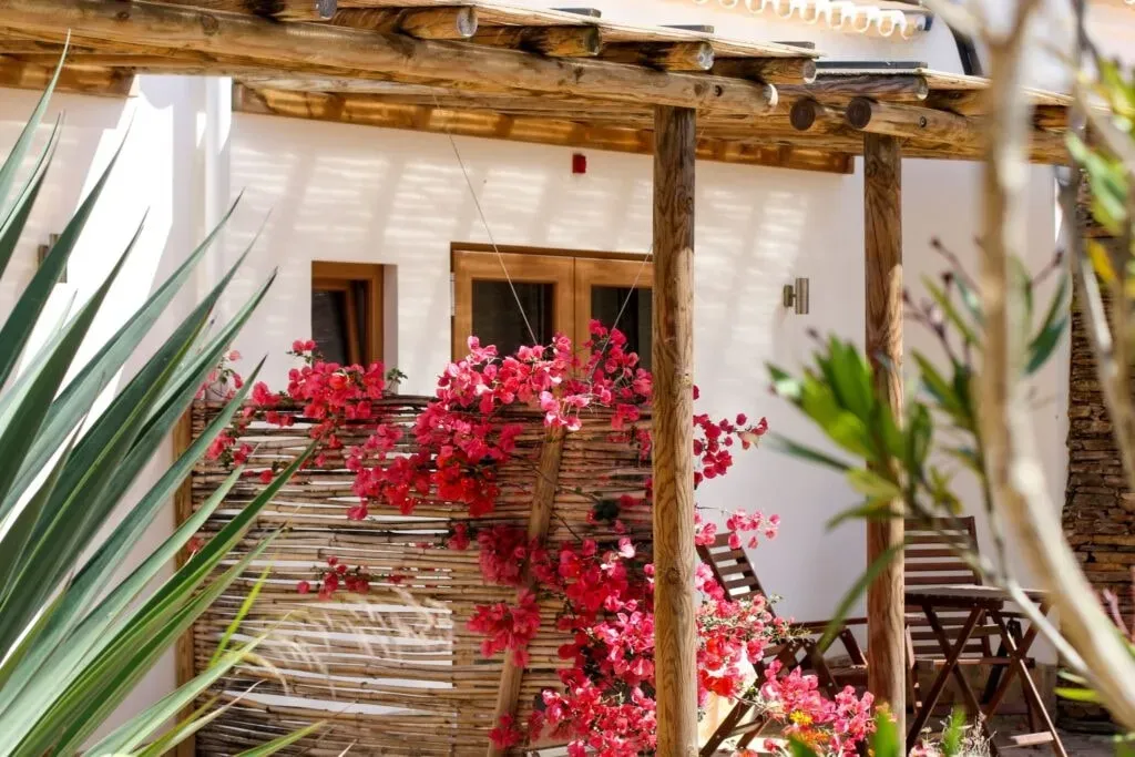 Palmas Lodge — Palmas Lodge is situated near Aljezur, a charming town in the Algarve region of Portugal, known for its beautiful beaches and natural landscapes. The center is close to Vale Figueiras Beach, suggesting a serene environment with easy access to the coast, ideal for contemplative walks and enjoying the ocean breeze.