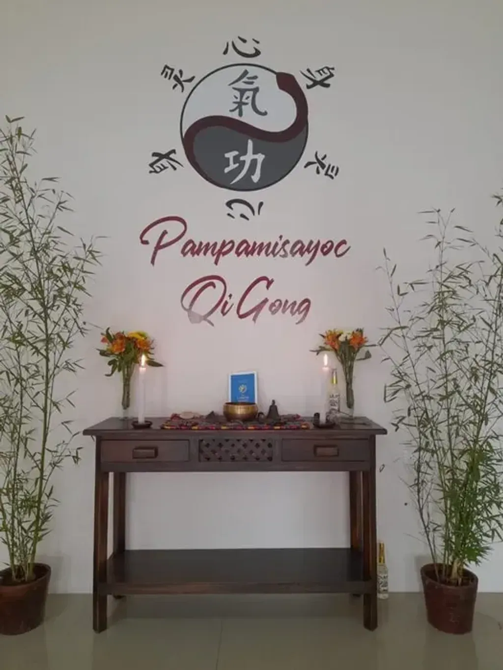 Pampamisayoc Qigong — set in the beautiful subtropical Yunguilla Valley within the Andes mountain range, Inti Kamari provides a serene escape. This family-run venue emphasizes nature hosting, conscious eating, ecotourism, and permaculture, fostering a deep reconnection with the earth. The lush surroundings offer a tranquil backdrop for introspection and healing.