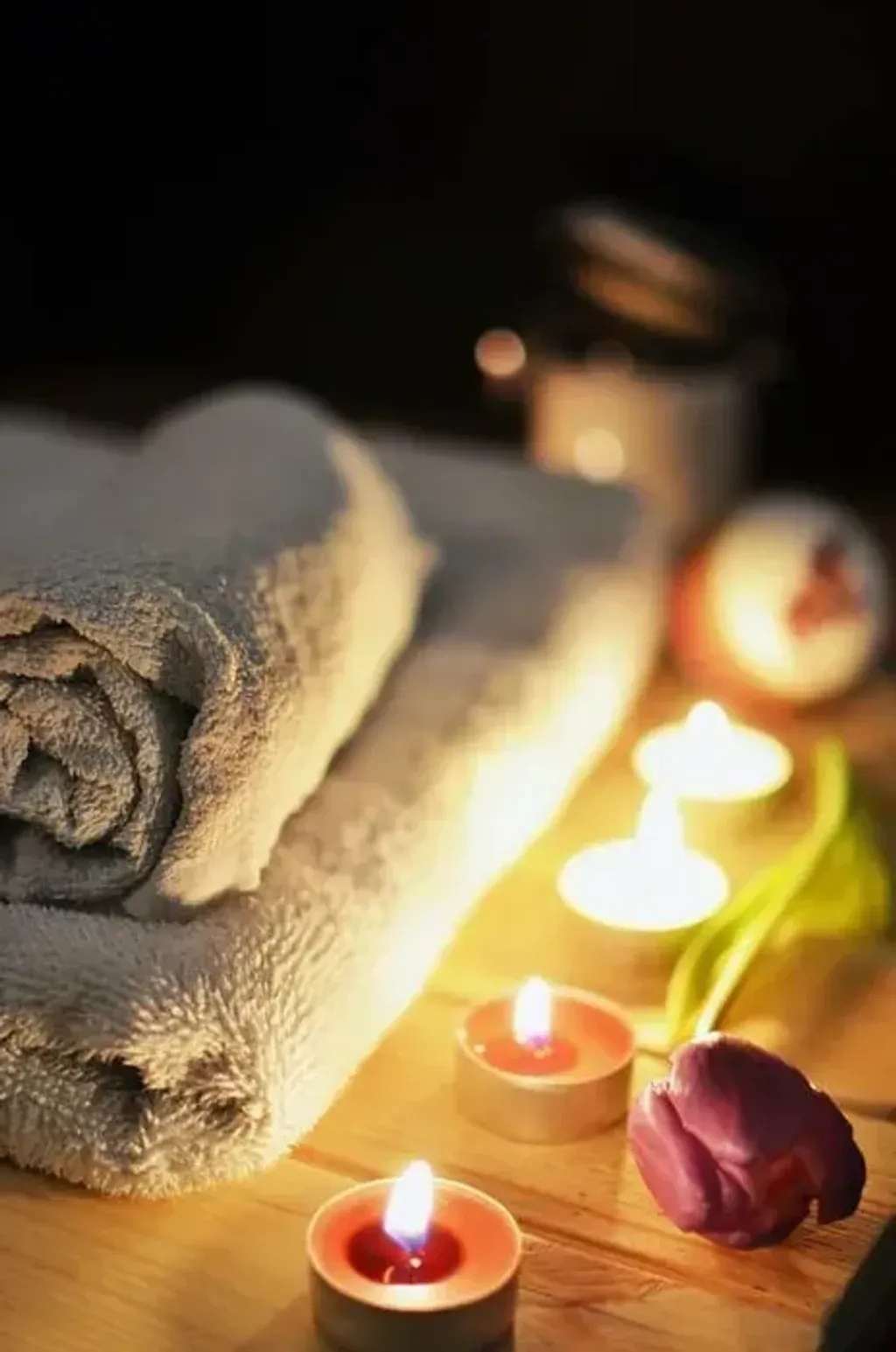 Pancha Karma Collective — Located on the stunning island of Kauai, Hawaii, the center provides a naturally beautiful backdrop for deep healing and rejuvenation. The tropical environment, with its lush landscapes and serene atmosphere, creates an ideal setting for an Ayurvedic cleansing experience.