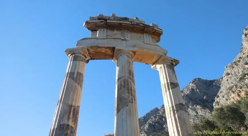 Path of Vision — The retreat unfolds across two historically rich and scenic locations in Greece: Delphi and Sounio. Delphi, with its ancient significance, provides a backdrop for introspection, while Sounio offers a relaxing coastal environment. Both locations are chosen to foster a sense of peace and connection to the land.