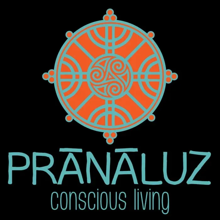 PRANALUZ — The Kinsapacha Eco Lodge Farms and Retreats in the Sacred Valley of Cusco, Peru, provides a tranquil and natural environment. The main guest space is a charming two-story adobe house, blending local architecture with comfortable amenities, surrounded by the serene landscape of the valley.