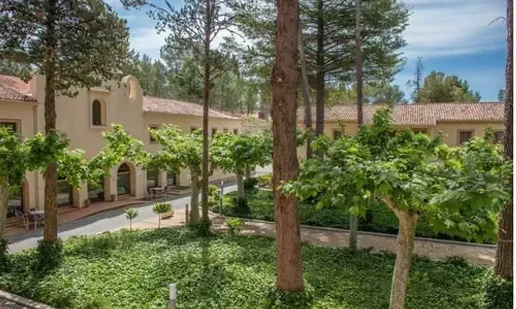 Progēvita — The center is located in Cofrentes, Spain, a region known for its natural beauty. While specific details about the immediate surroundings are not provided, the general area suggests a tranquil and restorative environment, conducive to meditation and wellness practices.