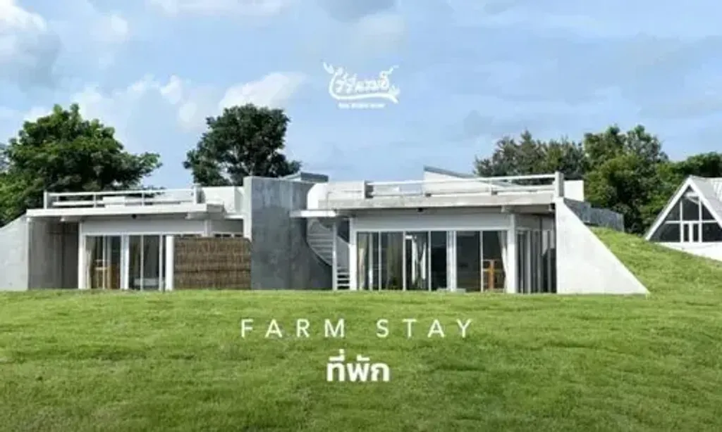 Rai Ruen Rom Organic Farm — The center is situated in the picturesque and refreshing region of Chiang Rai, specifically in Ngio, within the amazingly green tip of Northern Thailand. The atmosphere is designed to be environmentally friendly, promoting a deep connection with nature.
