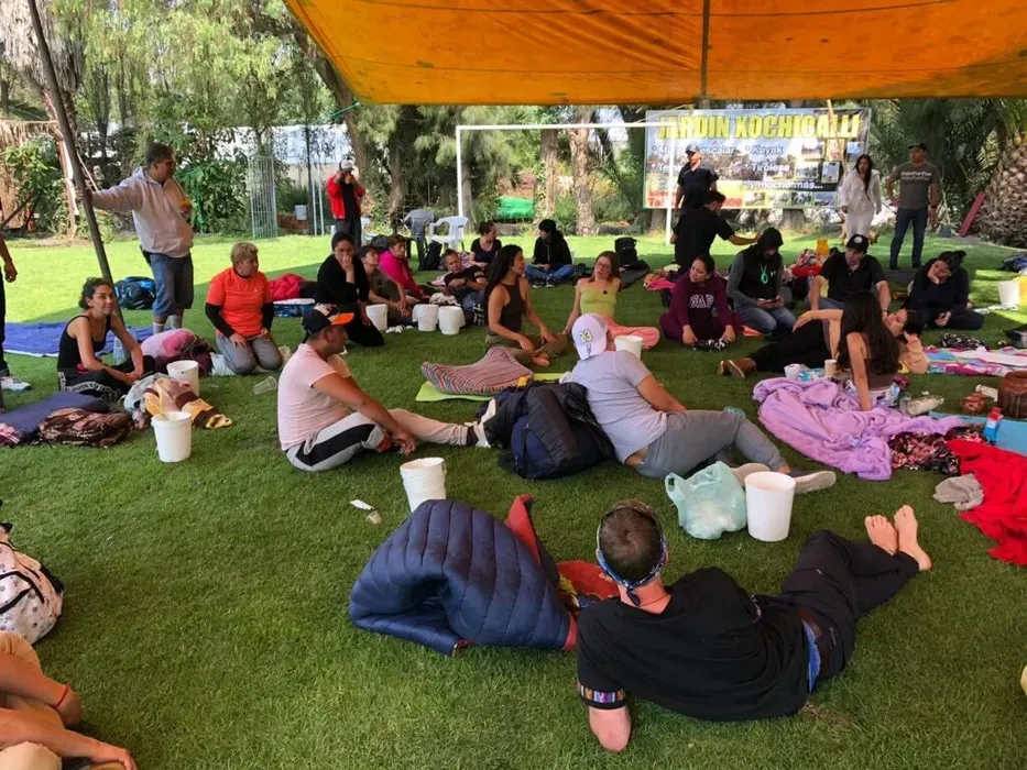 Reconexion Interior — The center is situated in Venustiano Carranza, a part of Tlalnepantla de Baz, México. While specific details about the immediate surroundings are not provided, the location suggests an accessible urban or suburban environment, likely offering a contrast to the inner work pursued during retreats.