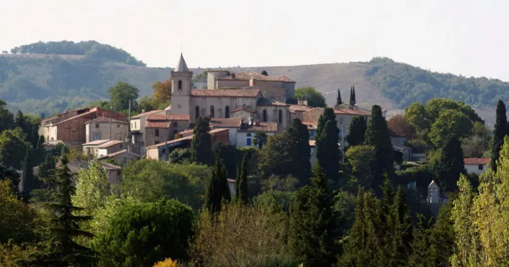 Reconnecting with Nature — set in the picturesque Aude region of southern France, the center is surrounded by the quiet beauty of the countryside. The atmosphere is one of peaceful seclusion, with ample outdoor space to explore and unwind. The air is fresh, and the pace of life slows, encouraging a deep sense of calm and connection to the natural environment.