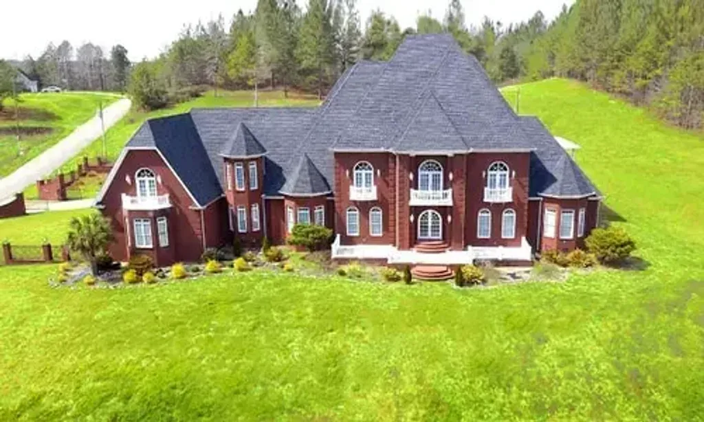 Rediscover Vitality: Cancer Detox Retreats — This secluded country manor is set in the Mineral Springs area of Central Alabama, USA, surrounded on all sides by a tranquil forest. It offers a peaceful and private environment, ideal for focused healing and rejuvenation.