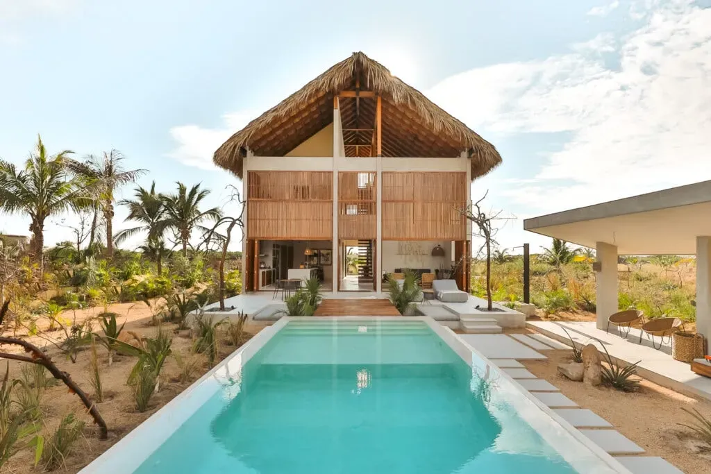 Remote Luxury — The center is situated in Zihuatanejo, a picturesque coastal town in Guerrero, Mexico. This region is known for its beautiful beaches and lush tropical landscapes, offering a serene backdrop for reflection and rejuvenation. The MUSA property provides a tranquil and upscale environment, blending modern comforts with the natural beauty of the area.