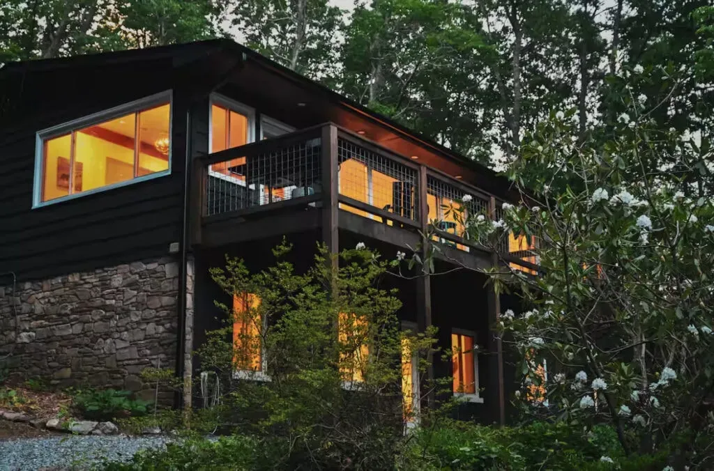 Renata's Reiki and Retreats — set in Black Mountain, North Carolina, the retreat offers a serene escape amidst the natural beauty of the region. The atmosphere is one of comfort and tranquility, designed to support deep relaxation and personal growth.