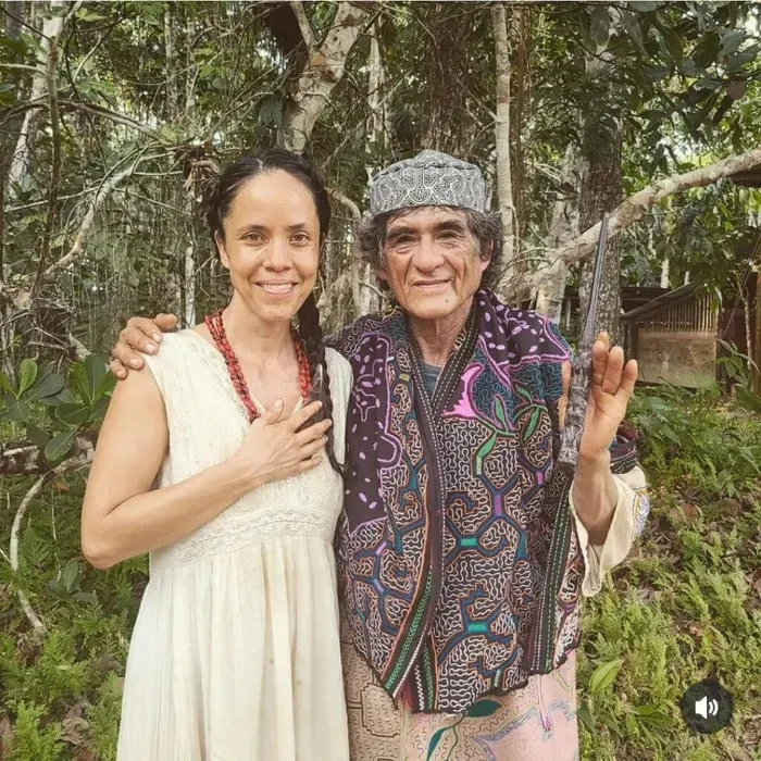 respirodelaselva — set in the Peruvian Amazon near the riverside town of Tamshiyacu, the Chicuruna Spiritual Camp offers a deep immersion into the jungle environment. The atmosphere is one of profound connection with nature, silence, and the mysteries of the master plants, providing a refuge for introspection and healing.