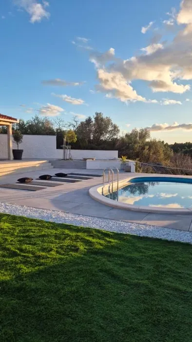 Retreat_with_mary — Perched on the beautiful island of Brač in Croatia, the venue boasts a huge veranda that directly overlooks the sparkling Adriatic Sea. The atmosphere is one of peaceful coastal charm, inviting guests to relax and immerse themselves in the natural beauty of the Mediterranean.
