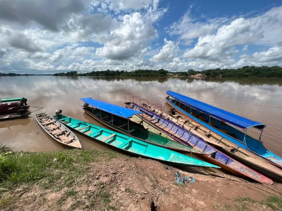 Return to Source — The center is situated on a spacious property within the Peruvian Amazon, offering a vibrant natural environment. Guests can enjoy the tropical surroundings, with communal areas designed for relaxation and connection, including an outdoor hangout space with hammocks and shade. A dedicated netted area provides a serene spot for yoga, meditation, or journaling, while the large maloca at the property's rear serves as the sacred space for ceremonies.