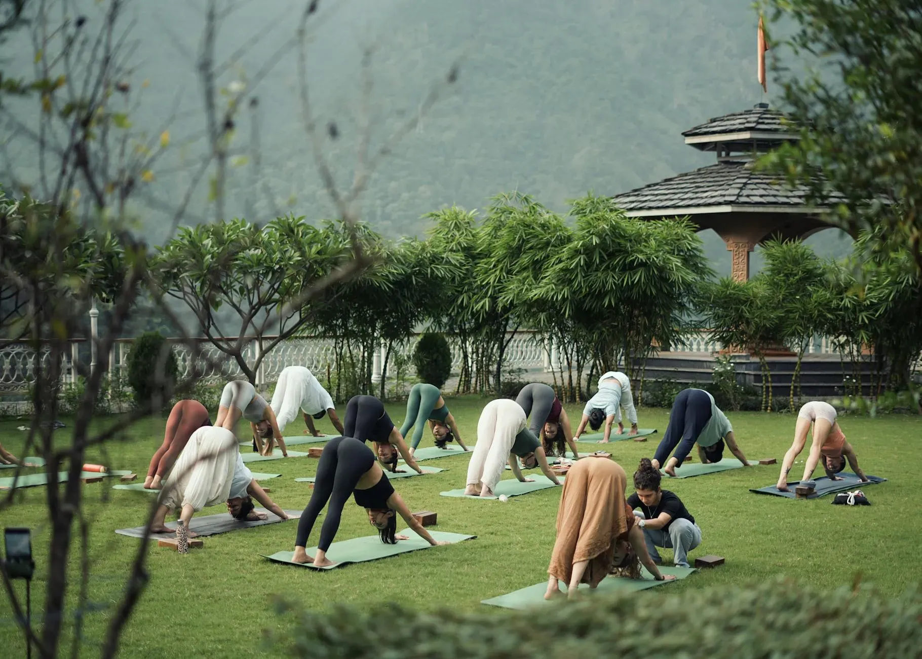 Rishikesh Yogpeeth — The center is situated in a peaceful area near the Ganga, away from the noise of the city, within the tranquil foothills of the Himalayas. This location provides a natural, calming environment conducive to deep practice and self-reflection.