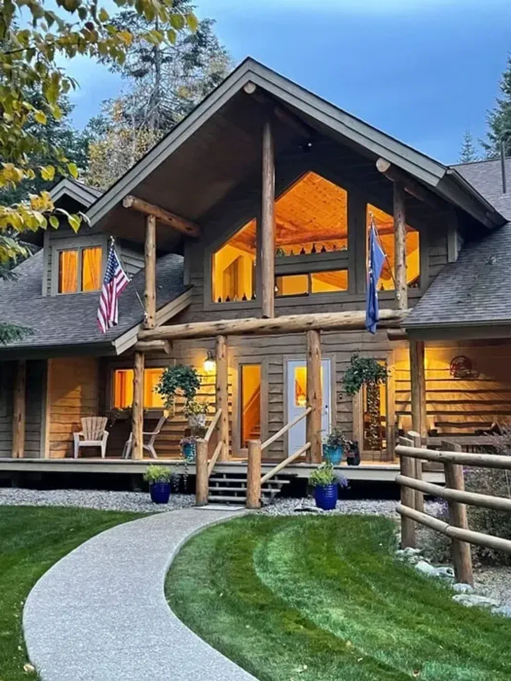 Samaa Living — Samaa Living is situated in a breathtaking natural environment, set between the pristine waters of Flathead Lake and the dramatic peaks of the Rocky Mountains. The area offers a serene atmosphere with walking trails, a fire pit, and easy access to nearby rivers and lakes. Its proximity to Glacier National Park ensures an unmatched outdoor experience, while the charming village of Bigfork adds a touch of local character.