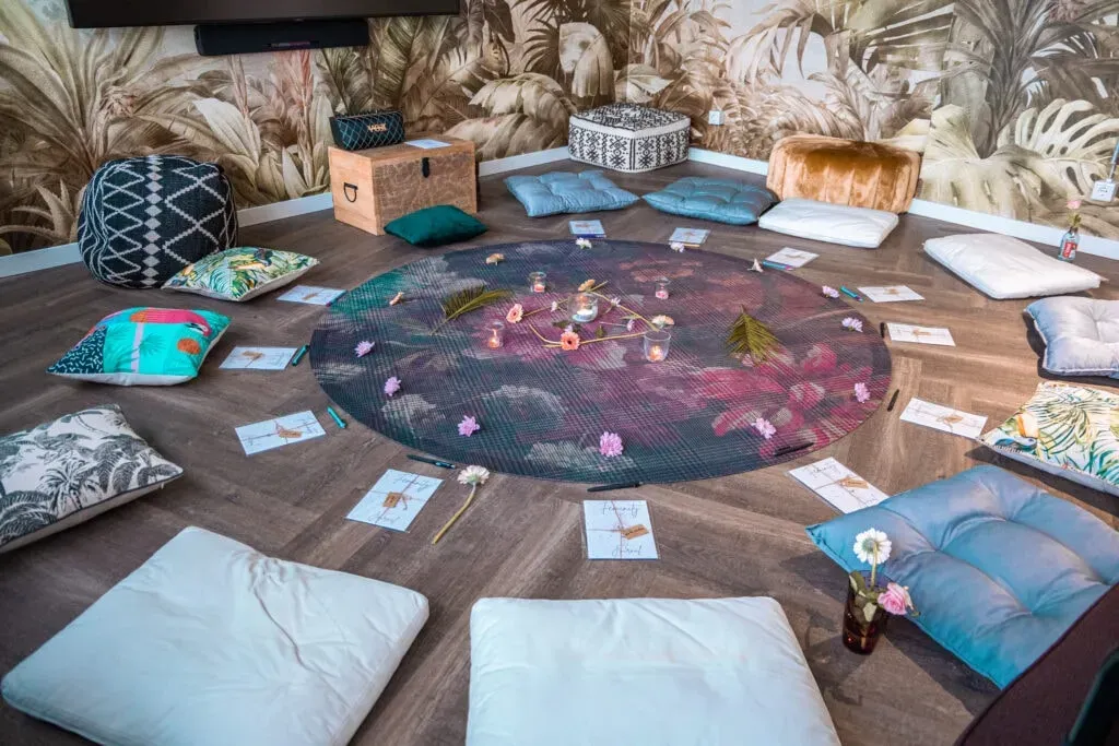 sara lopez — The retreat unfolds at Casa Ágama, a purpose-built space set in the tranquil south of Gran Canaria. Surrounded by nature, it offers a peaceful environment conducive to relaxation and introspection, allowing guests to fully disconnect from daily life.