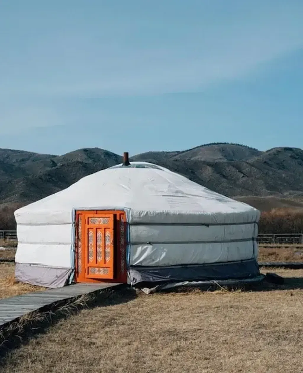Saran Retreat Mongolia — Saran Retreat is situated in the vast, open landscapes surrounding Ulaanbaatar, offering guests panoramic views of the Mongolian steppe. The atmosphere is one of profound tranquility and connection to nature, far removed from urban bustle.