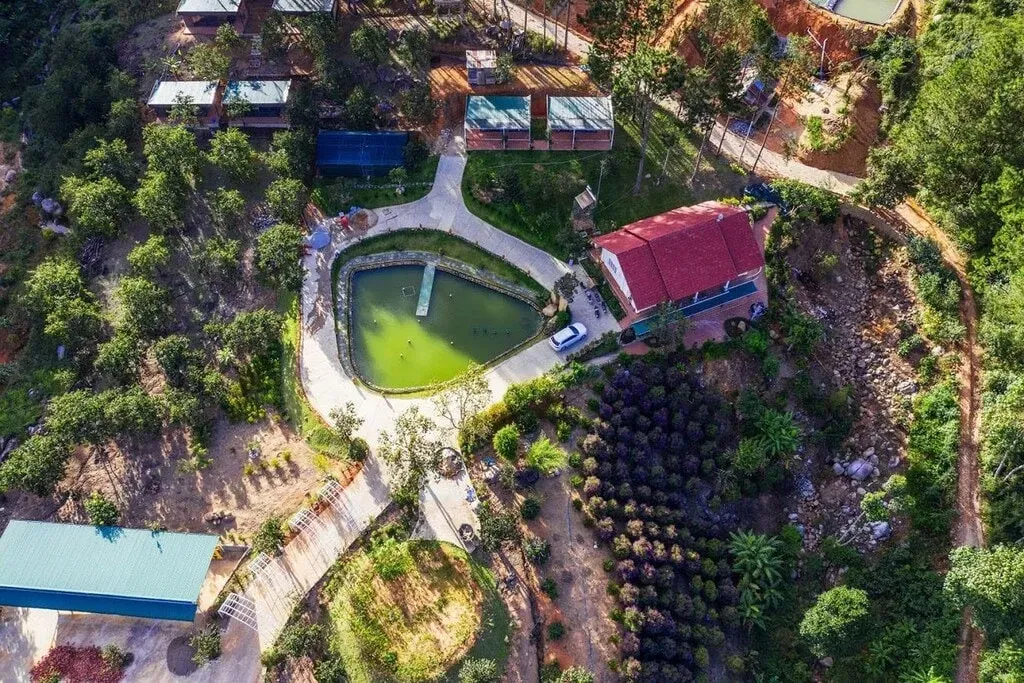 SCENT — SCENT is located on Đường Hoa Hồng in Đà Lạt, a city known for its pleasant climate and scenic beauty. The surrounding area likely offers a peaceful backdrop for contemplation, with the natural environment contributing to a sense of calm and tranquility.
