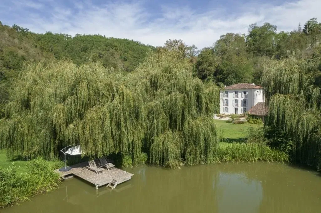Shanti Lake — The center is situated within the Domaine de la Grausse, a location imbued with a long history of peace. The surroundings offer a calm, natural environment conducive to quiet reflection and gentle exploration, with opportunities for cycling and enjoying the French countryside.
