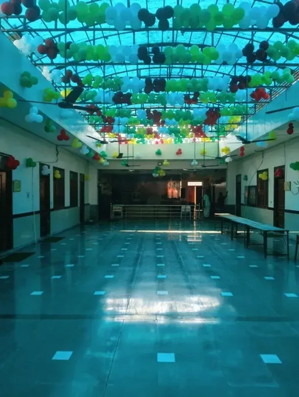 Shri Gaya Prasad Dham — Located in Gaushala Nagar, Vrindavan, Uttar Pradesh, the center provides a tranquil environment away from the bustle. The atmosphere is designed to foster contemplation and peace, with gentle sounds of temple bells and birds creating a spiritual backdrop for your stay.